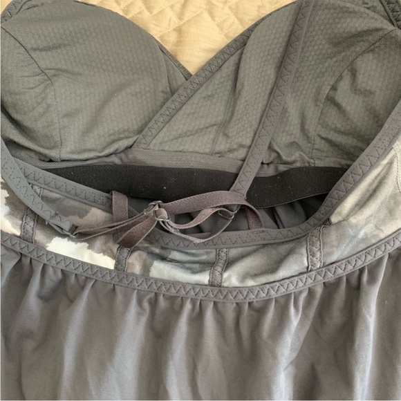 Lululemon rehearsal reversible tank grey 6 great condition - Picture 11 of 12